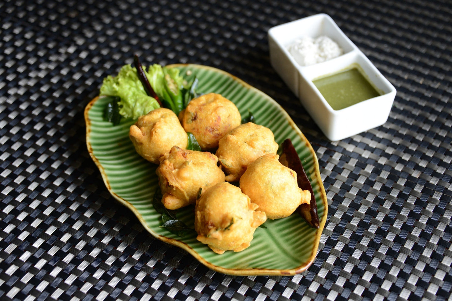 Urulai Kizangu Bonda (Potato Bonda)